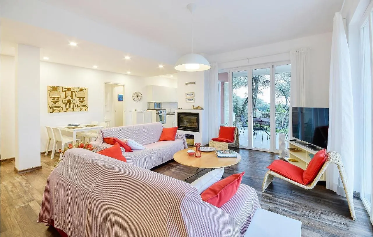 Lovely Apartment In San Bartolomeo Di Leiv